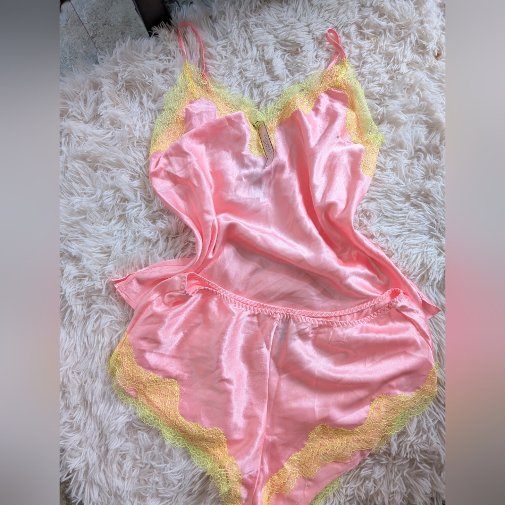 NWT Victoria's Secret 2pc Satin Tank Cami  Shorts Lingerie Small